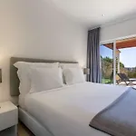 Nau Village 4*