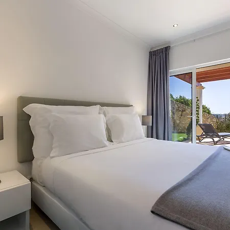 Nau Village 4*