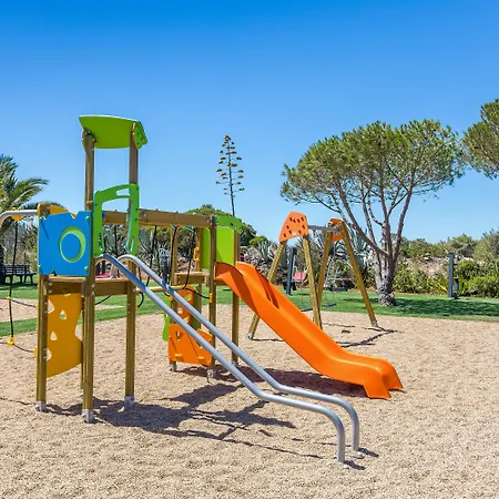 Nau Village סלמה