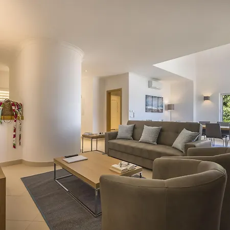 Nau Village 4*