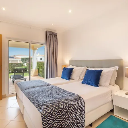 Nau Village 4*