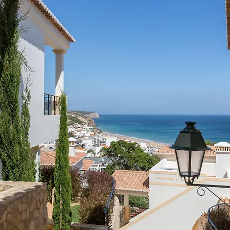 Aldeamento Turístico Nau Village