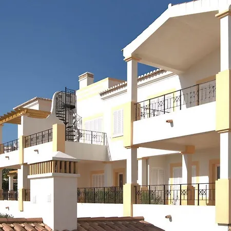 Nau Village סלמה
